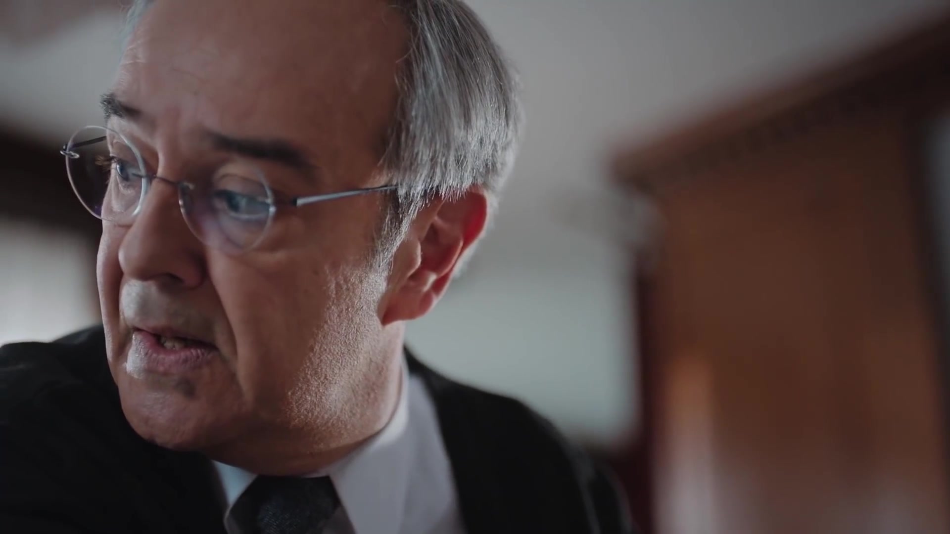 Девушка за стеклом 8 серия Девушка за стеклом 8 серия