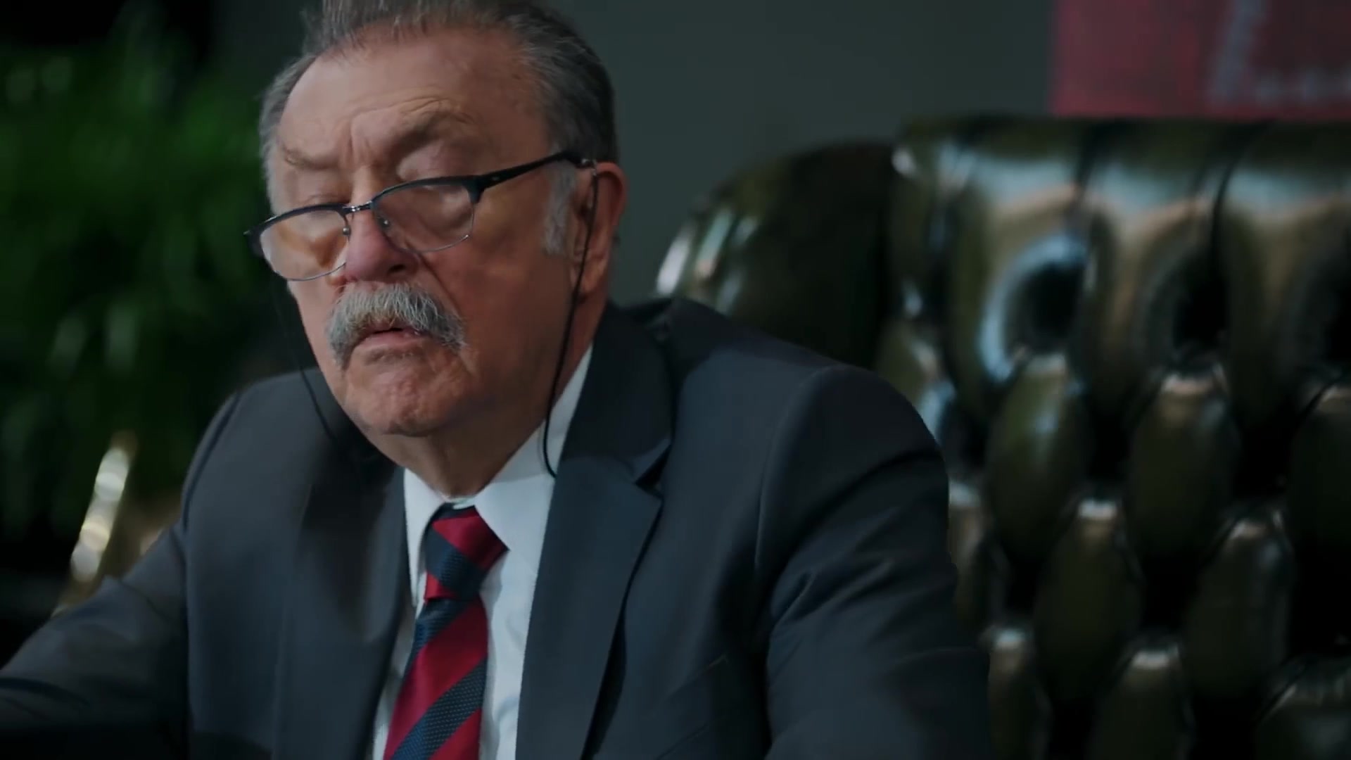 Девушка за стеклом 16 серия Девушка за стеклом 16 серия