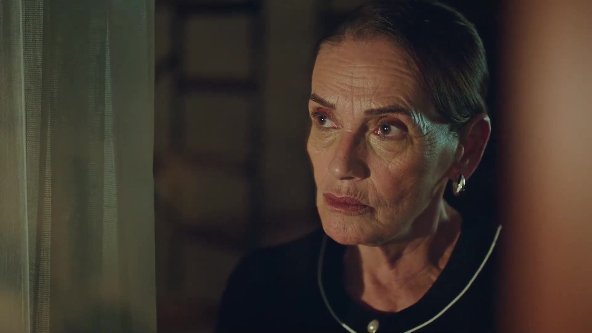 Девушка за стеклом 3 серия Девушка за стеклом 3 серия