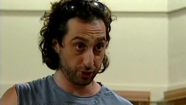 Между строк 32 серия