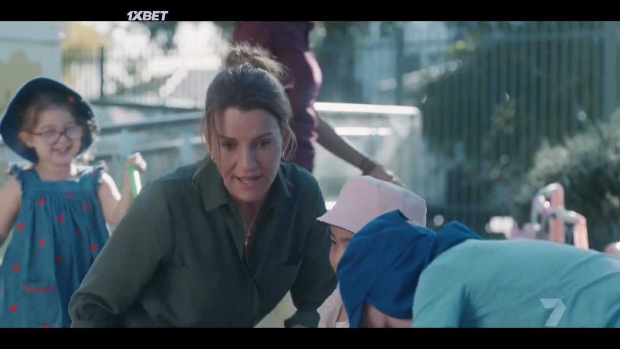 Меж двух миров 1 серия