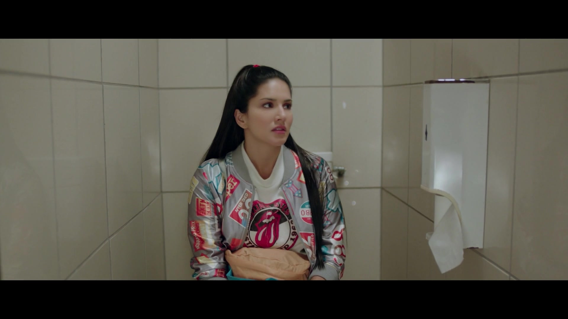 Каренджит Каур: нерассказанная история Санни Леоне 2 серия Каренджит Каур: нерассказанная история Санни Леоне 2 серия