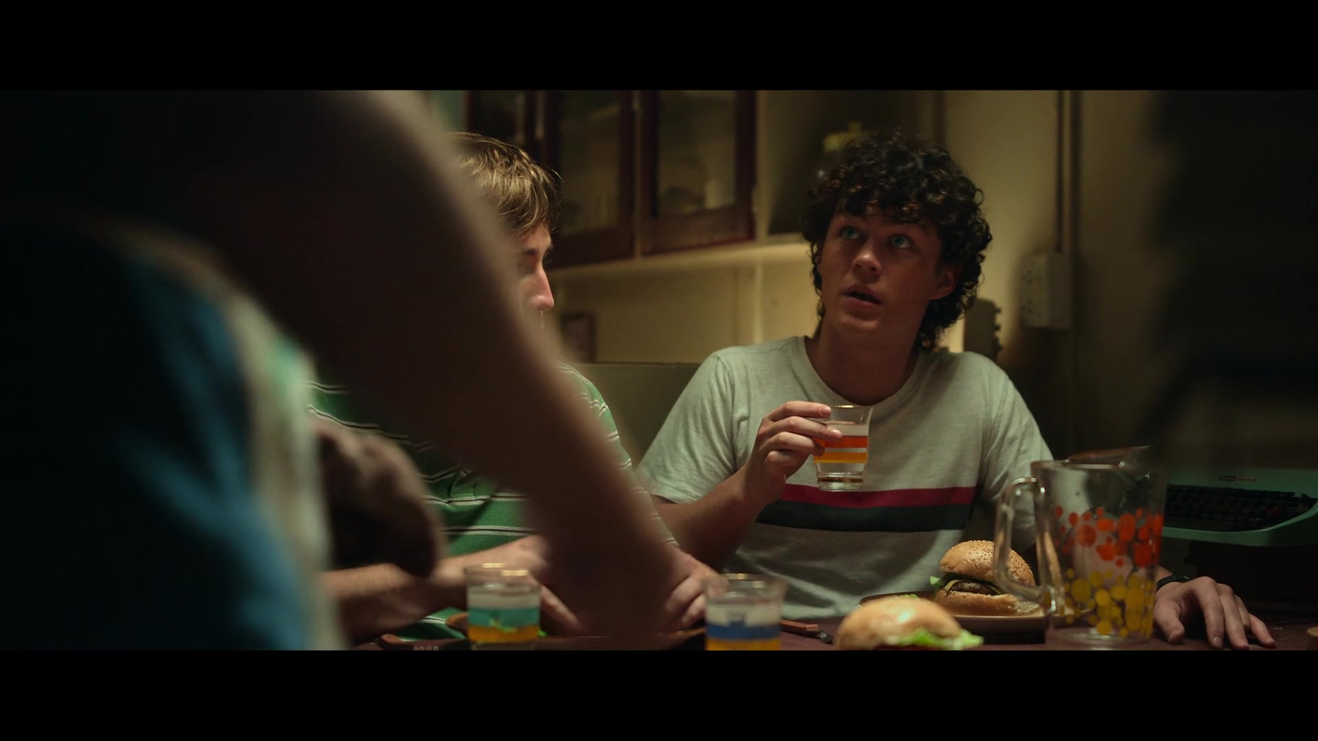 Мальчик поглощает Вселенную 6 серия Мальчик поглощает Вселенную 6 серия