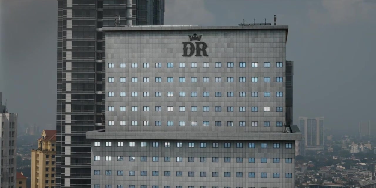 Девушка с гвоздичной сигаретой 1 серия